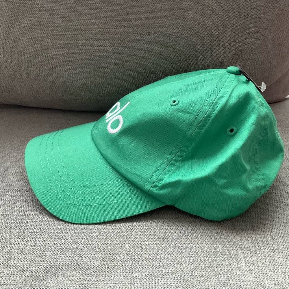 Alo Yoga Off-Duty Cap Green Lettuce/White - Picture 3 of 7